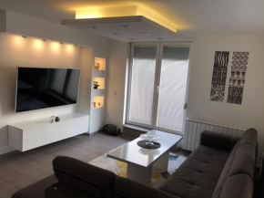 InHale Apartment